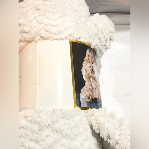 Jessica Simpson pet white faux fur cozy ultra plush pet throw blanket size 40x50 - Picture 12 of 14
